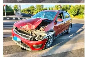 听到120鸣笛没避让 私家车撞上救护车…… 路遇救护车该如何避让？图片