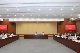 南湖区召开东部新城年度建设推进会：下一步要重点做好“六篇文章”图片