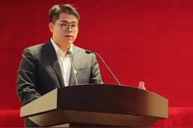 崇明00后男生用“老布”做lo裙？图片