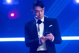 上头！应采儿看完陈小春舞台直呼：我家有只大灰狼图片