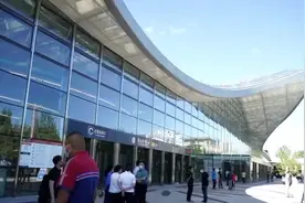 抢“鲜”体验，地铁环球度假区站正式开通运营！视频封面