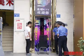 小学对面无证经营KTV，岳麓城管依法处置图片
