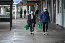 新冠病例激增，悉尼医院紧急搭帐篷提供医疗服务图片