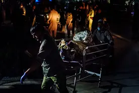 喀布尔机场爆炸幸存者：目睹“世界末日”，尸体横飞残肢散落图片