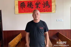 「凡人微光」老人雨天买药车坏半路上，好心人驱车70里帮忙送回家图片