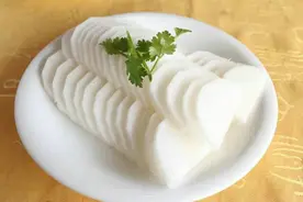 秋季可多给孩子吃这些食物 萝卜清热去火化痰止咳图片