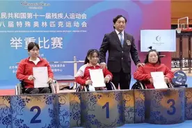 河北首金 磁县姑娘郭玲玲破纪录夺金图片