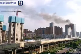 辽宁大连金普新区一高层建筑发生火情图片