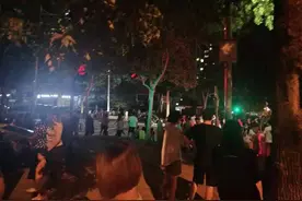深夜传来刺鼻气味 济南一小区居民集体被叫醒 物业：已排除燃气泄漏，还在调查图片