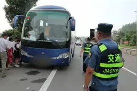 大客车违规串线经营，执勤人员人性化执法视频封面