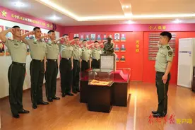 追寻老班长英雄事迹，他带领官兵争做英雄传人图片