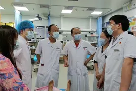 女子洗衣从小板凳上跌倒摔破脾脏，医生：脾脏如豆腐般软又脆，外伤后第一时间上医院图片