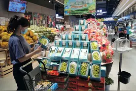 这种水果“每斤300元跌至10元”？记者实探广州多家水果店……图片