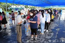 武汉全域低风险后，欢乐谷恢复营业图片
