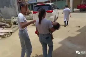 两岁多幼童坠楼，当场没有了呼吸，幸亏当时有他们在图片