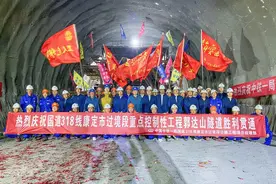 全长2454米！G318线康定市过境段公路郭达山隧道全面贯通图片