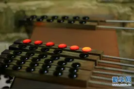 用云南特有玉石制作的围棋子 你见过吗？图片