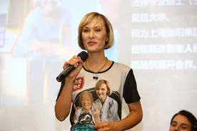 拉脱维亚姑娘在上海当养老院院长，法国女孩唱中文歌有19万抖音粉丝图片