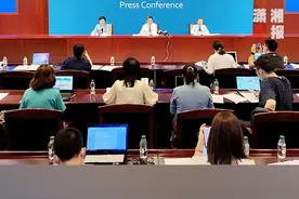 教育部明确：不得按考试结果给学生分班排座视频封面