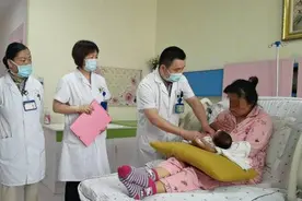 高龄高血压产妇意外怀三胎 泰安市妇幼保健院护航母子平安图片