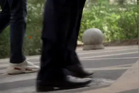 这里是新疆 | 忙碌的尼加提·尼亚孜视频封面
