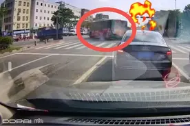 网友举报深圳一公交车弯道路口玩“漂移”，交警通报处理结果图片