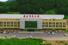 通化市滑冰馆：承一袭文化 传一代风采图片