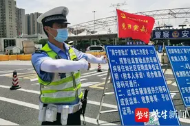 南京交警吴振华：不漏一车一人，守好防控查验点图片