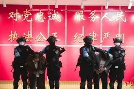 父亲杀人潜逃18年落网，5个孩子一直没入学 警方：正协调让他们走进课堂图片