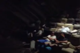 暴雨中留宿的电影院，终于等到你图片