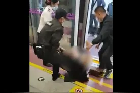 除了拖拽女乘客，西安地铁曾有“摆拍作秀”“偷工减料”“残疾人免票难”等报道图片