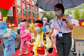 兖州区：中小学幼儿园师生朝气蓬勃进校园图片