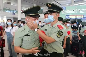 又到一年退伍时 武警江西总队数千名退伍老兵启程返乡图片