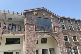 黄陂愉景湾小区一楼阳光房被拆，物业：赠送的院子可使用，但不能搭建图片