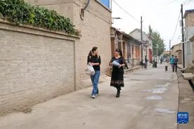 新华全媒+｜孩子，你也是我的学生图片