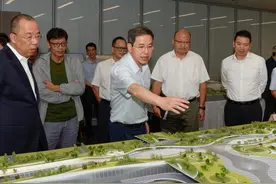 杭迎伟调研浦东综合交通枢纽设计方案和民生码头筒仓规划工作图片