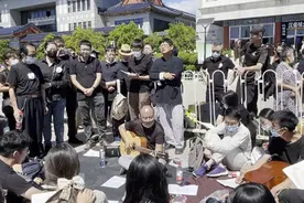 胡续冬：一座游乐场关闭了图片