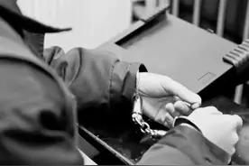 “看到对方车辆变道，我就加速碰上去”，男子两年“碰瓷”十余次终落网图片