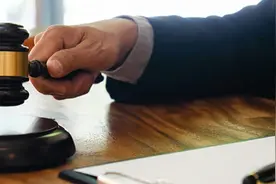 使用变声器伪装成女性帮人代练游戏骗取24万元，男子因犯诈骗罪被判刑4年图片