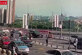 “热心人”车站引路？小心是诈骗图片