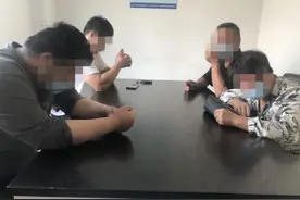 失联十年！派出所内，一家四口泪洒现场，民警帮忙圆了梦......图片