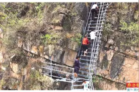穿越八千里路云和月，爬天梯、溜索过江、访丁真……图片