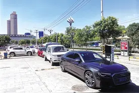 兰州交通大家谈 停车场出入口设置不合理造成部分路段交通拥堵图片
