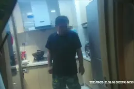“我错了我错了，我不该煮着螃蟹打游戏的！”图片