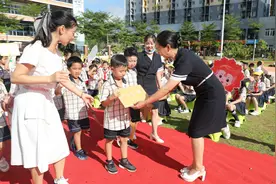 南宁市盘古路小学举行“献礼百年荣光 共绘青春华章”2021年秋季学期开学典礼图片
