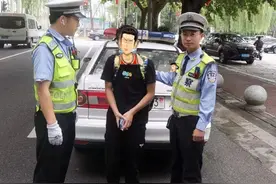 广东小伙被骗到陕西传销窝点，当街抱交警求助！警方送其回家图片