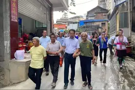 侗族乡村脱贫翻身，芦笙歌舞泪别亲人图片