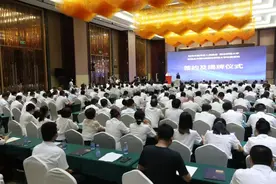 西华师大附属医院正式揭牌！图片