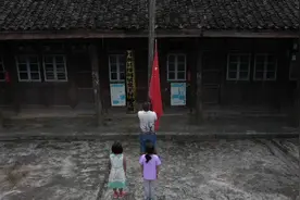 一个年级两名学生！乡村教师留守大山二十余载只为圆孩子上学梦：我将一直坚守下去图片