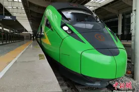 中国第二条电气化铁路迈入动车时代 旅客可“一日穿越秦巴山水”图片
